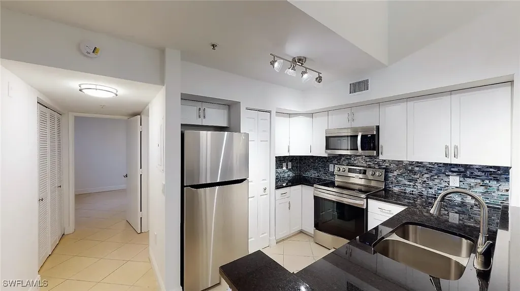 1210 Wildwood Lakes Boulevard Naples FL 34104