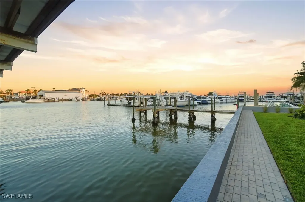 1100 8th Avenue S Naples FL 34102