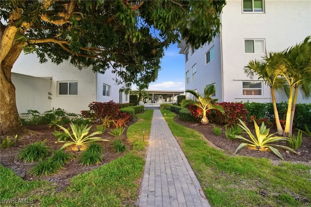 1100 8th Avenue S Naples FL 34102