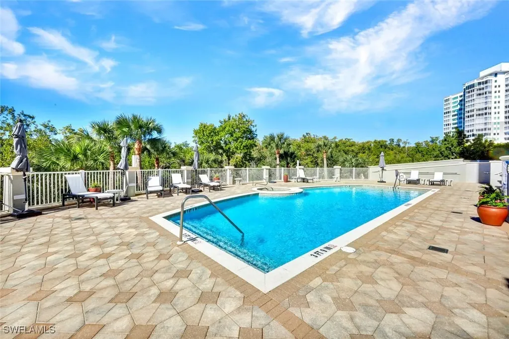 285 Grande Way Naples FL 34110