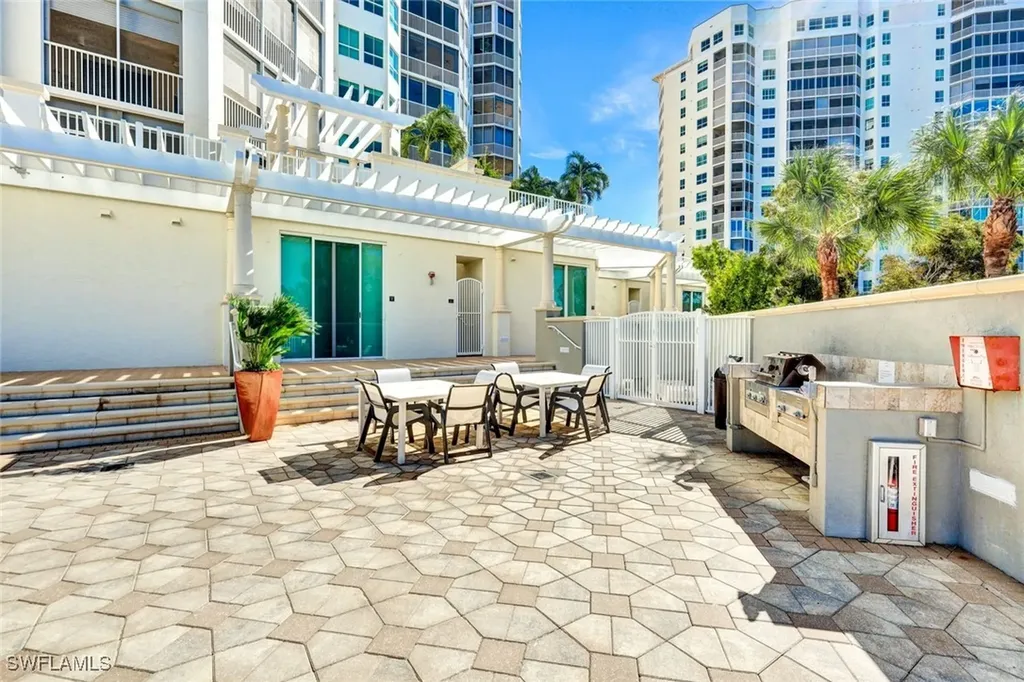 285 Grande Way Naples FL 34110