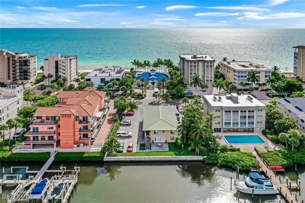 285 Grande Way Naples FL 34110