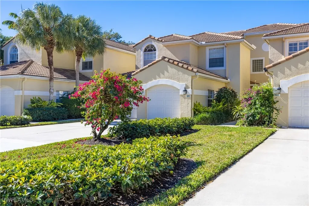 Naples FL, 85 Silver Oaks Circle SW, Unit 6-102