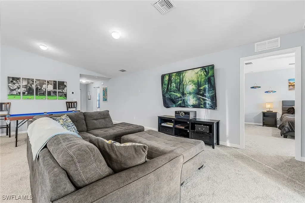 1819 NE 6th Avenue Cape Coral FL 33909