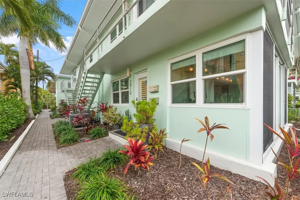 291 8th Avenue S Naples FL 34102