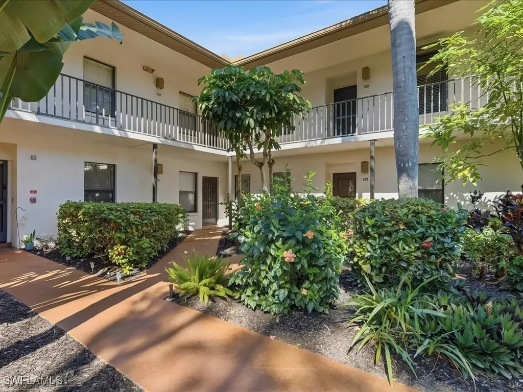 1833 Courtyard Way Naples FL 34112