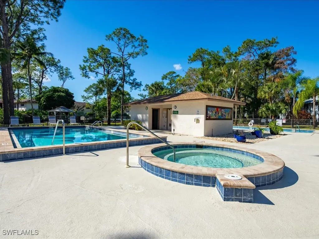 1833 Courtyard Way Naples FL 34112