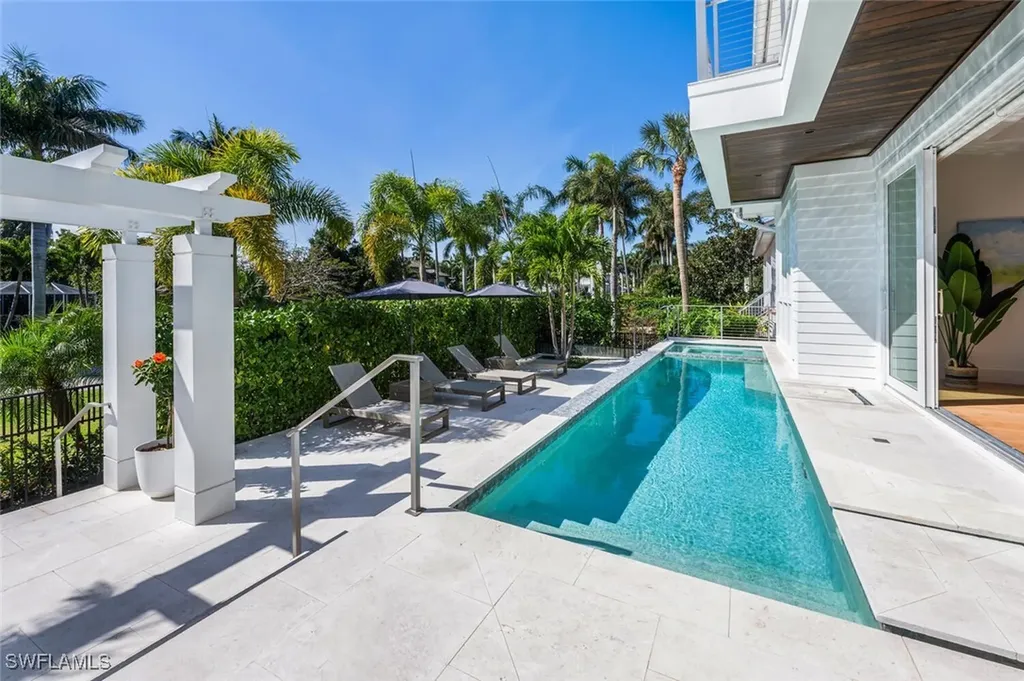 783 11th Avenue S Naples FL 34102