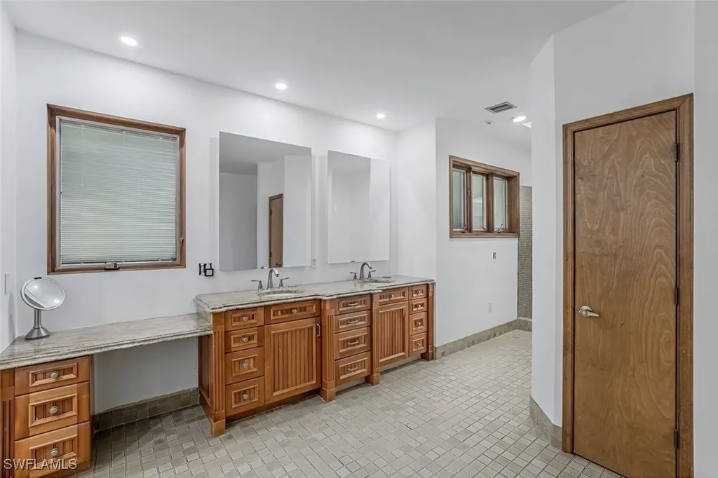 5752 Bur Oaks Lane Naples FL 34119