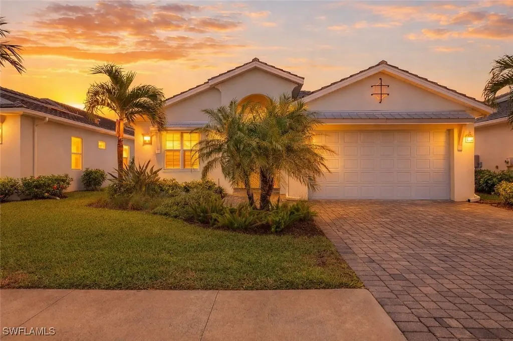 8880 Redonda Drive Naples FL 34114
