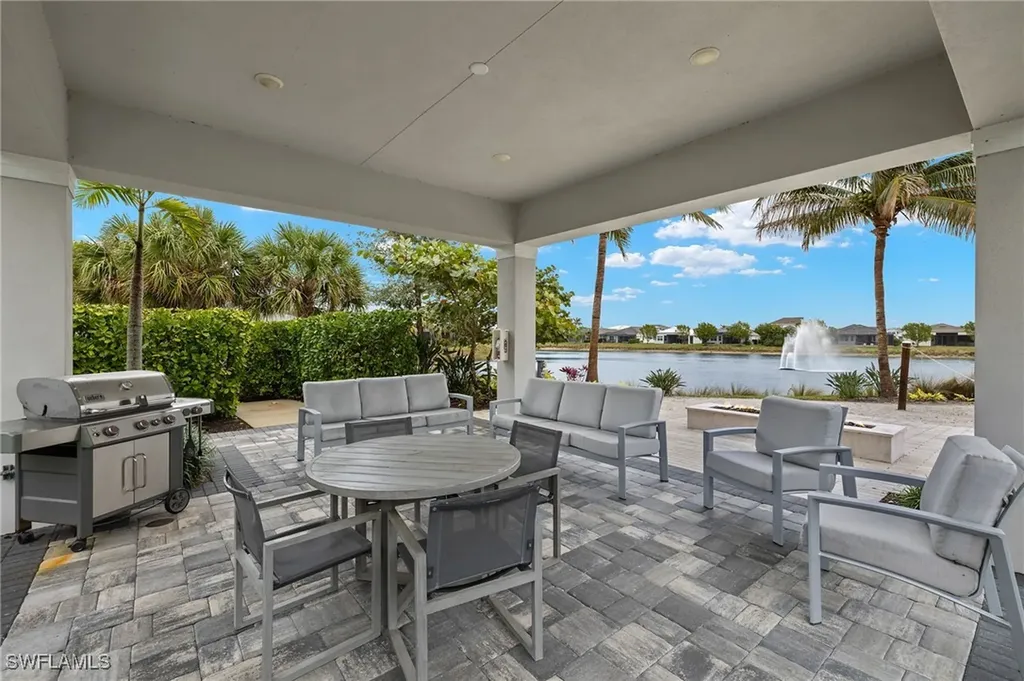 8880 Redonda Drive Naples FL 34114