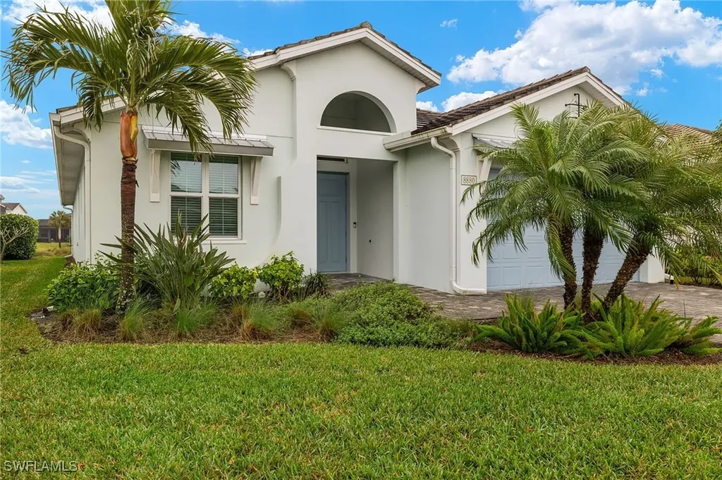 8880 Redonda Drive Naples FL 34114