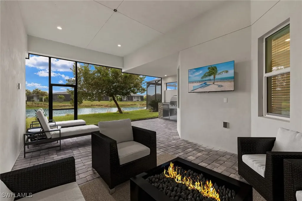 8880 Redonda Drive Naples FL 34114
