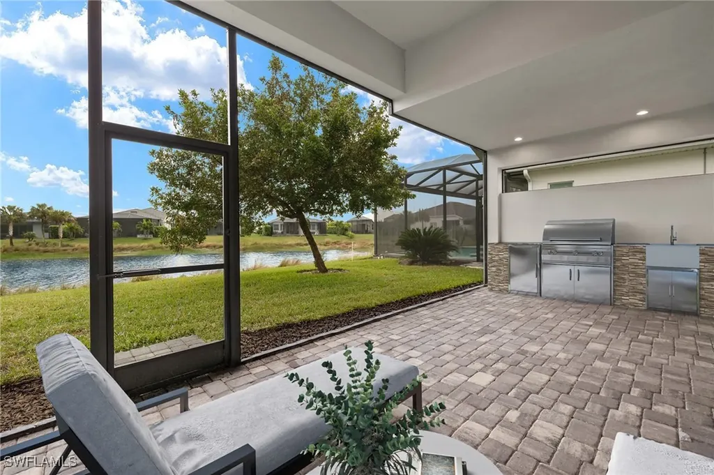 8880 Redonda Drive Naples FL 34114