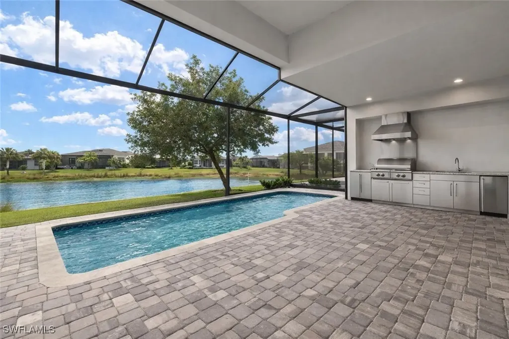 8880 Redonda Drive Naples FL 34114