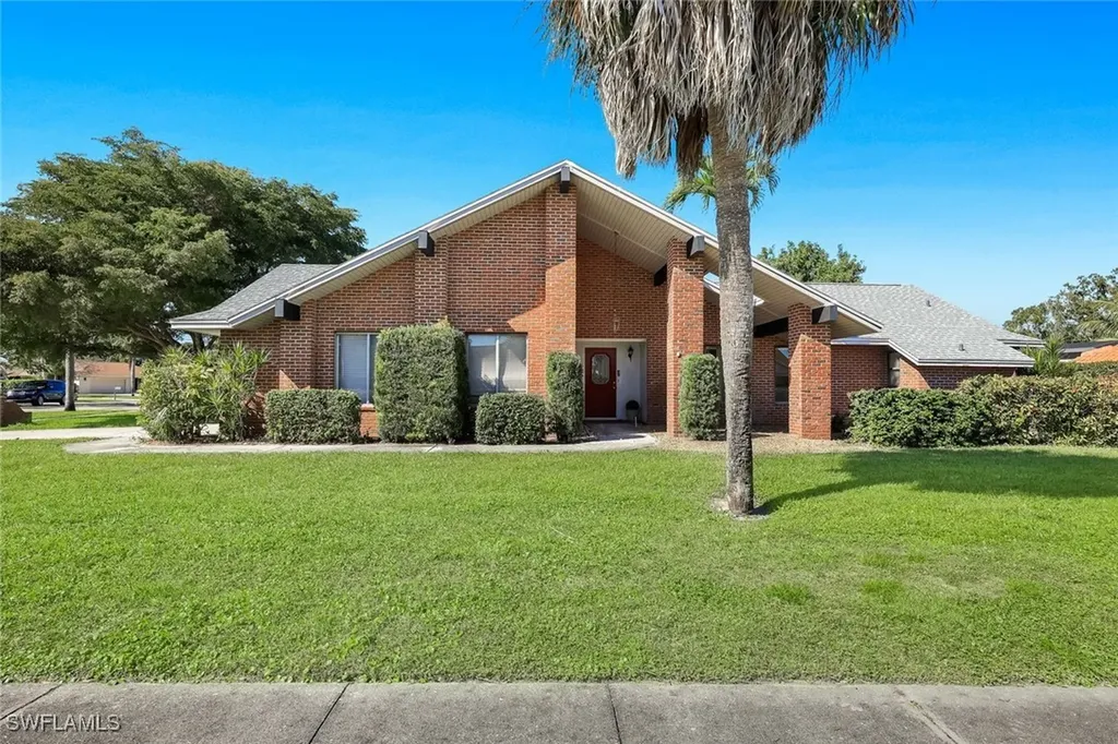 2383 Mayfield Court Naples FL 34105