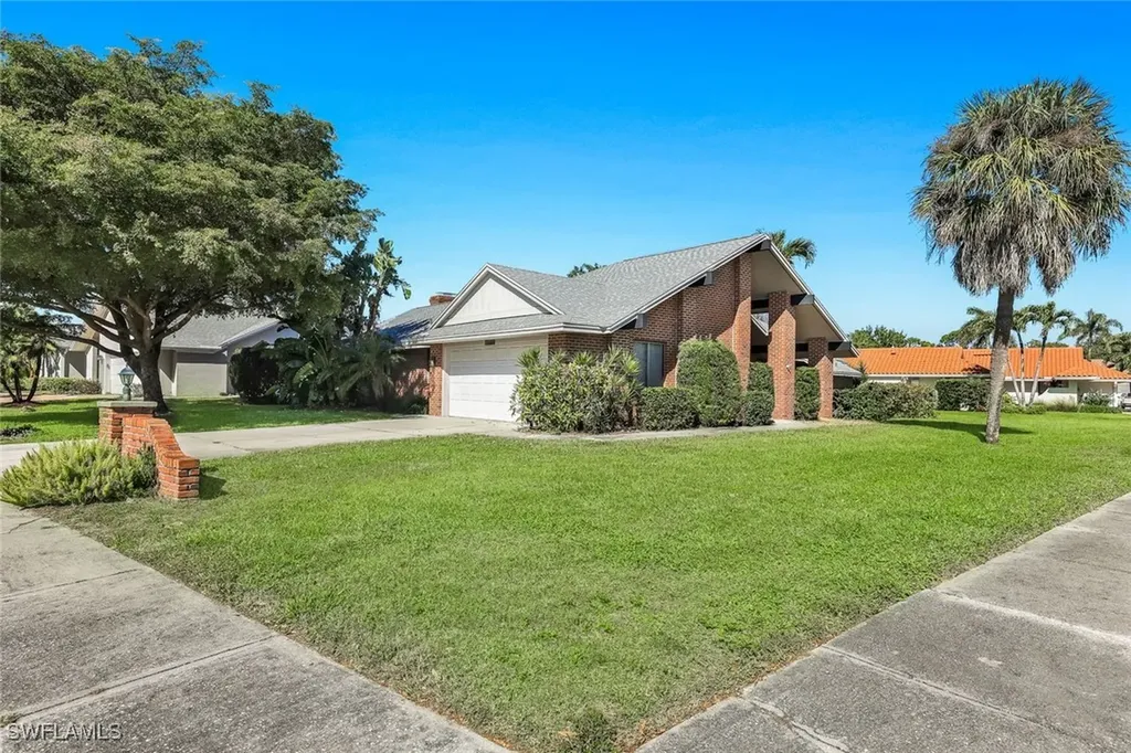 2383 Mayfield Court Naples FL 34105