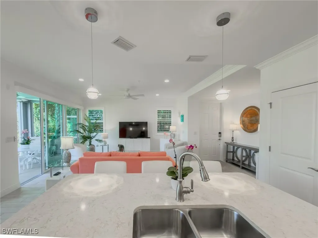 2543 Seychelles Drive Naples FL 34112