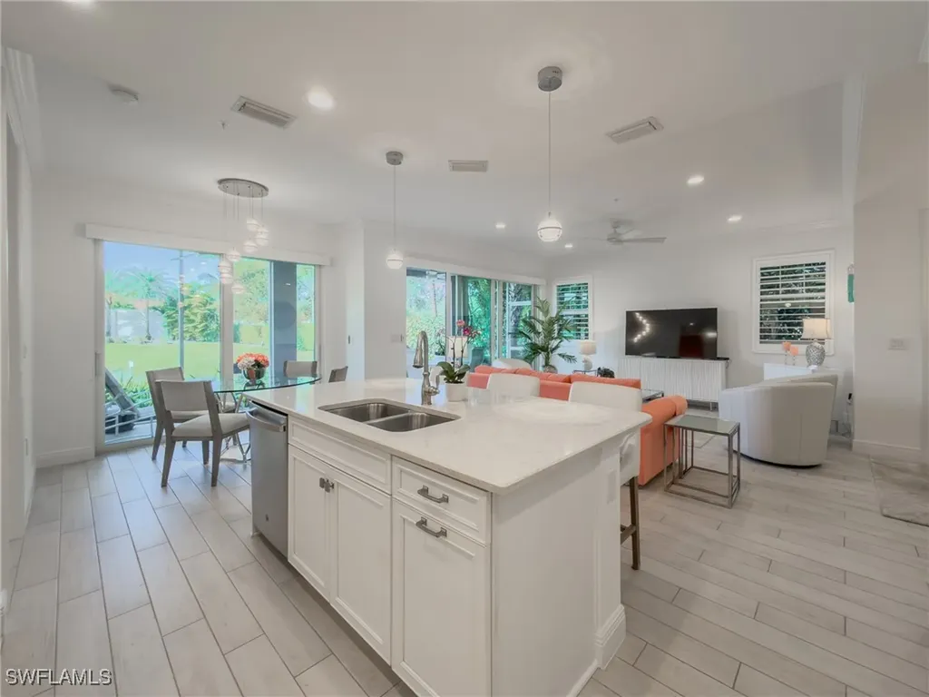 2543 Seychelles Drive Naples FL 34112