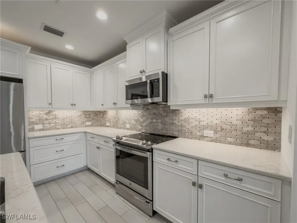 2543 Seychelles Drive Naples FL 34112