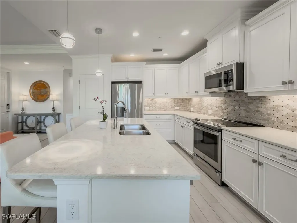 2543 Seychelles Drive Naples FL 34112