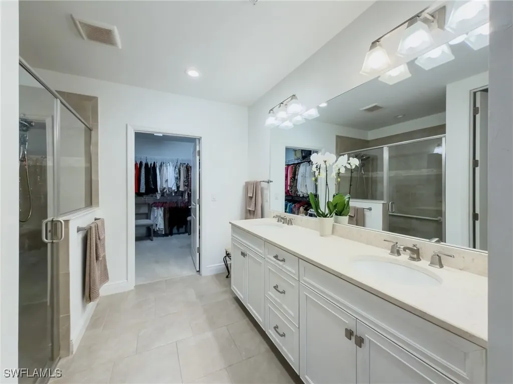 2543 Seychelles Drive Naples FL 34112