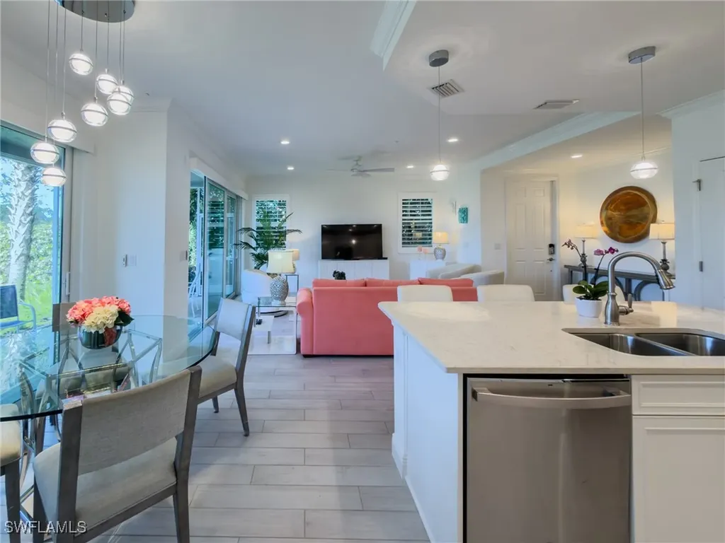 2543 Seychelles Drive Naples FL 34112