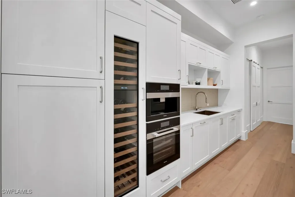 330 Broad Avenue N Naples FL 34102
