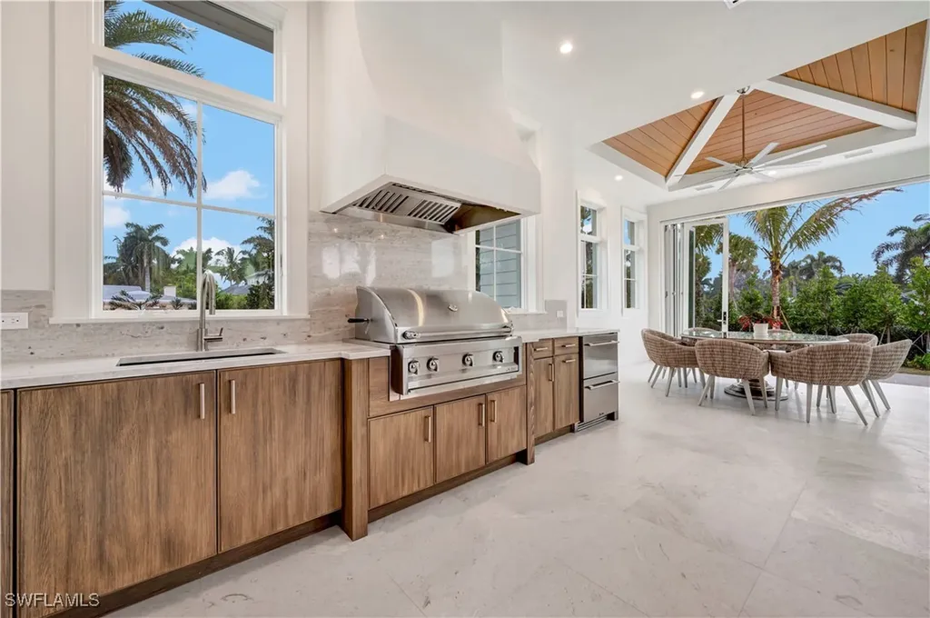 330 Broad Avenue N Naples FL 34102