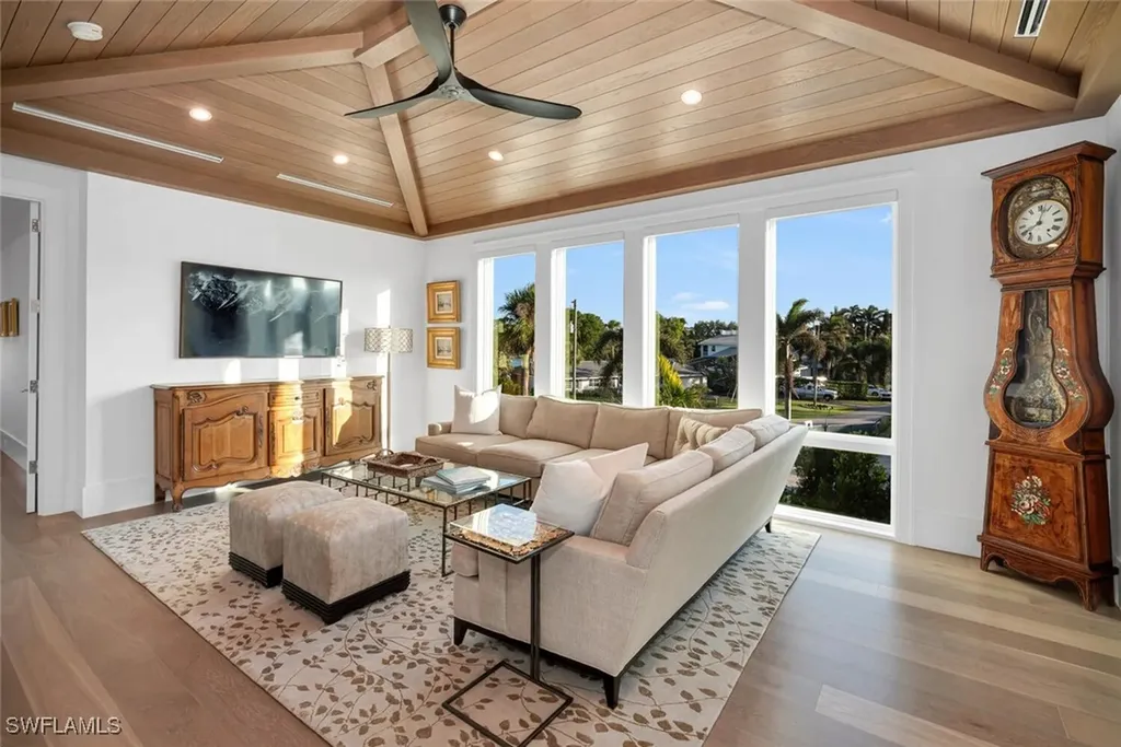 330 Broad Avenue N Naples FL 34102