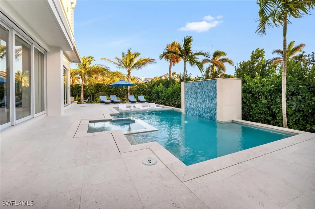 330 Broad Avenue N Naples FL 34102