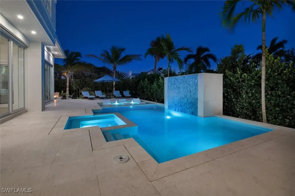 330 Broad Avenue N Naples FL 34102