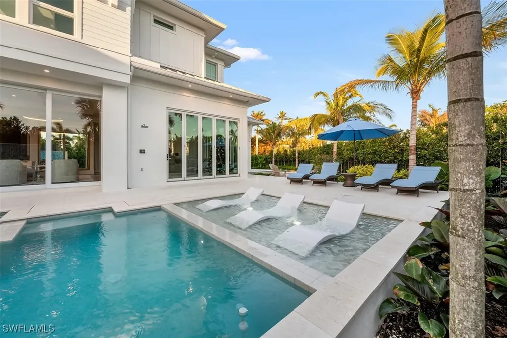 330 Broad Avenue N Naples FL 34102