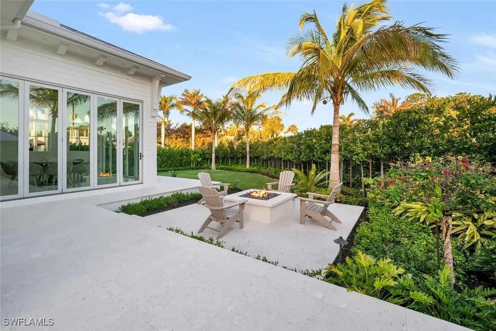 330 Broad Avenue N Naples FL 34102