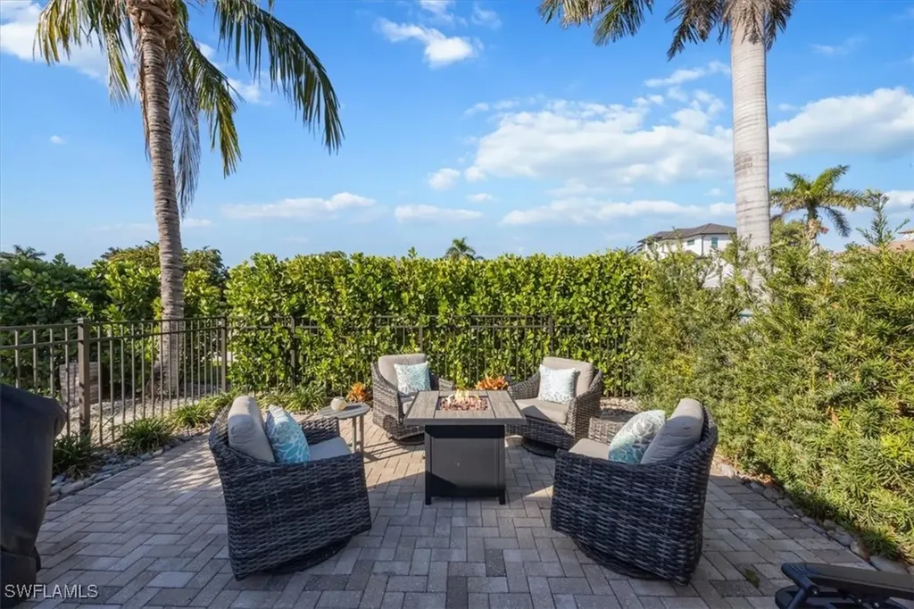 507 99th Avenue N Naples FL 34108