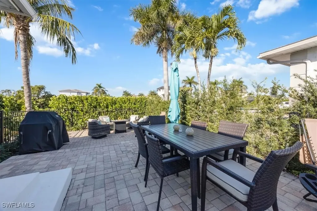 507 99th Avenue N Naples FL 34108