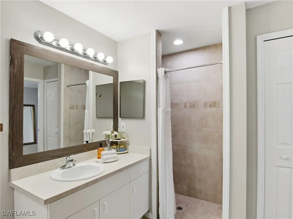 2833 NW 4th Avenue Cape Coral FL 33993