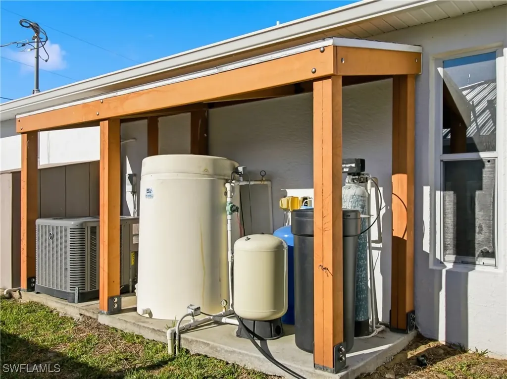 2833 NW 4th Avenue Cape Coral FL 33993