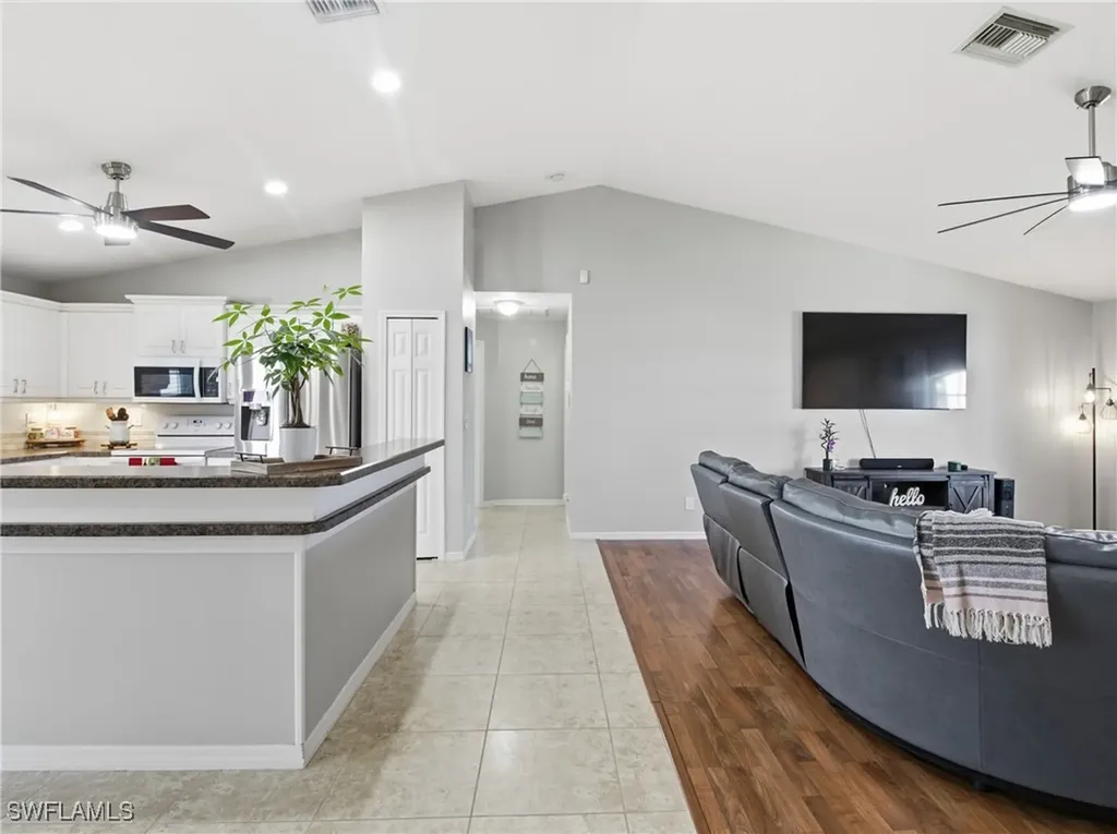 2833 NW 4th Avenue Cape Coral FL 33993