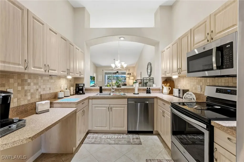 6242 Mandalay Circle Naples FL 34112