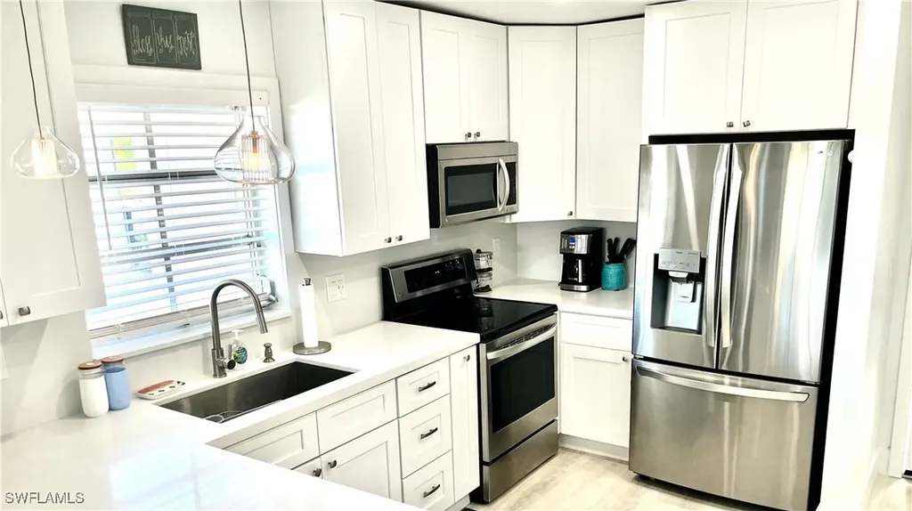 53 High Point Circle W Naples FL 34103