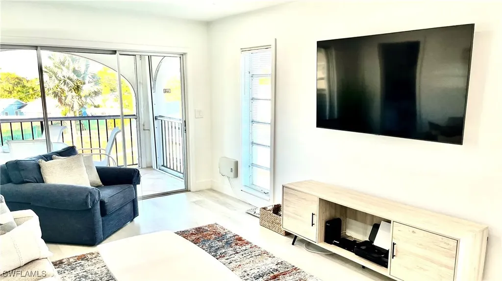 53 High Point Circle W Naples FL 34103