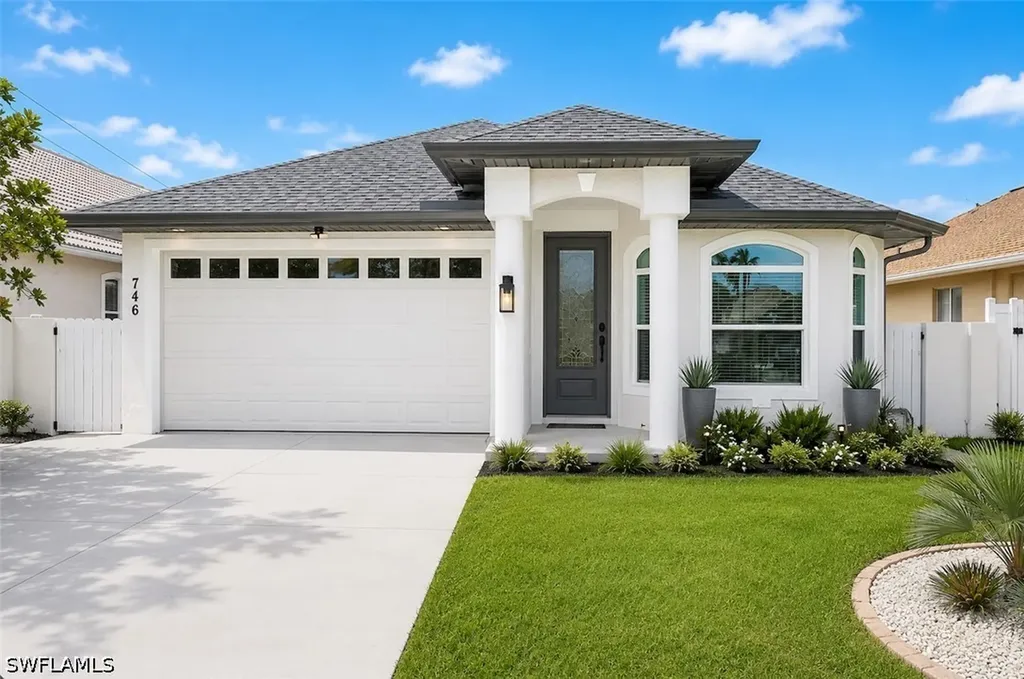 Naples FL, 746 101ST Avenue N