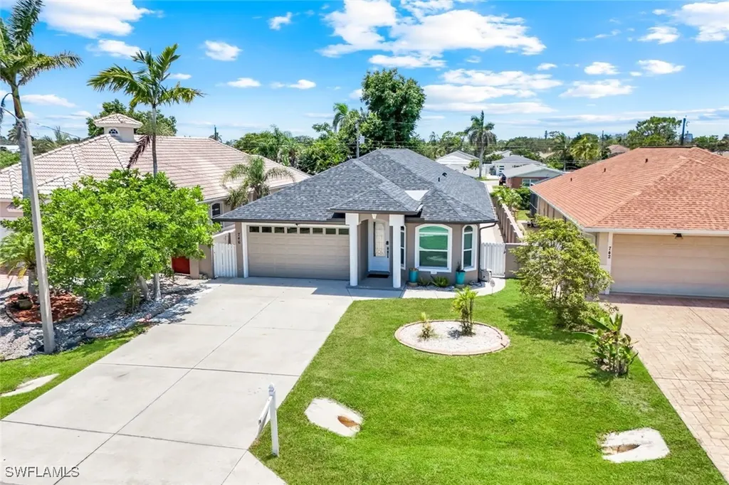 746 101st Avenue N Naples FL 34108