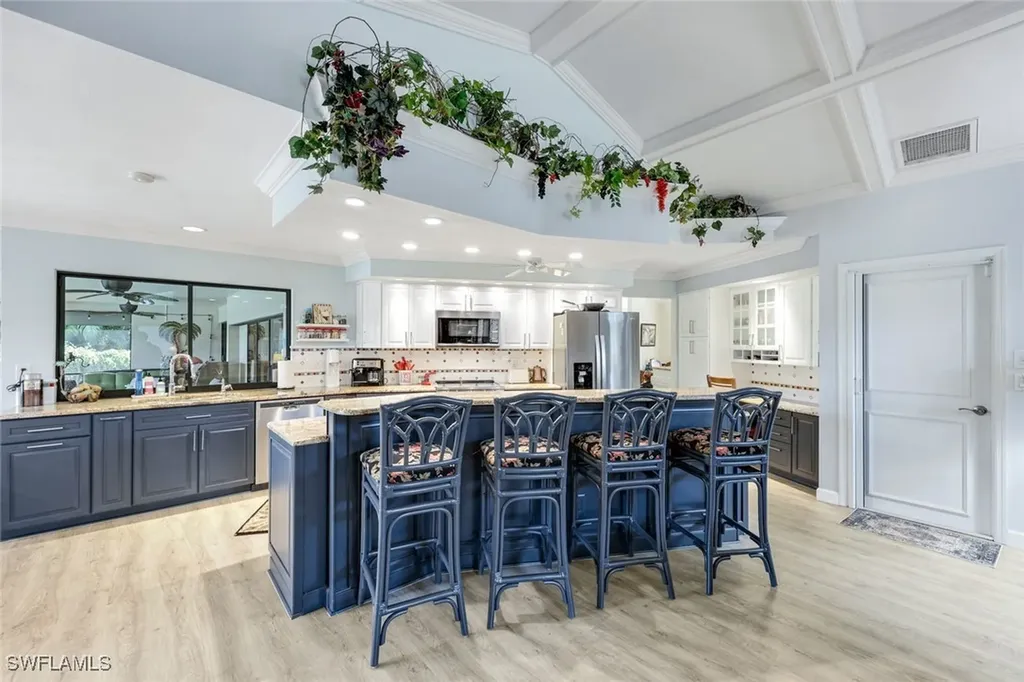 1933 Empress Court Naples FL 34110