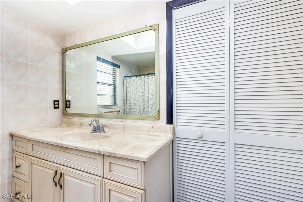 1219 SE 19th Terrace Cape Coral FL 33990