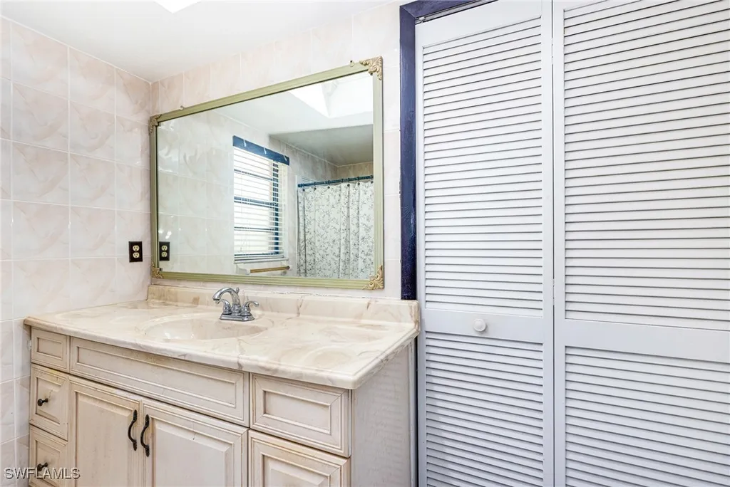 1219 SE 19th Terrace Cape Coral FL 33990