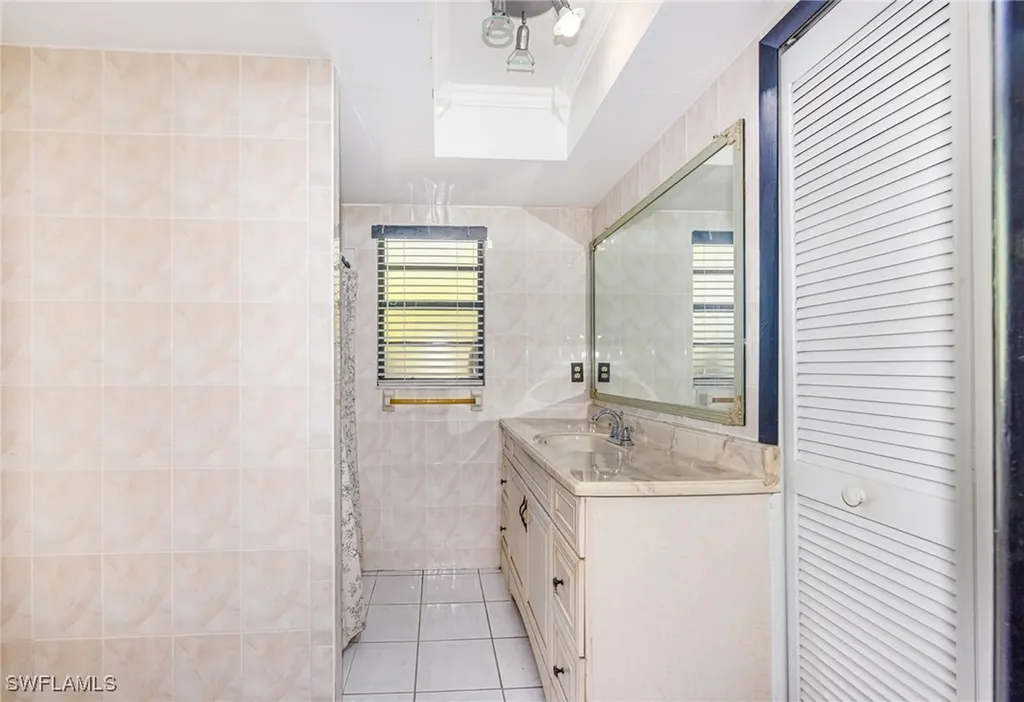 1219 SE 19th Terrace Cape Coral FL 33990