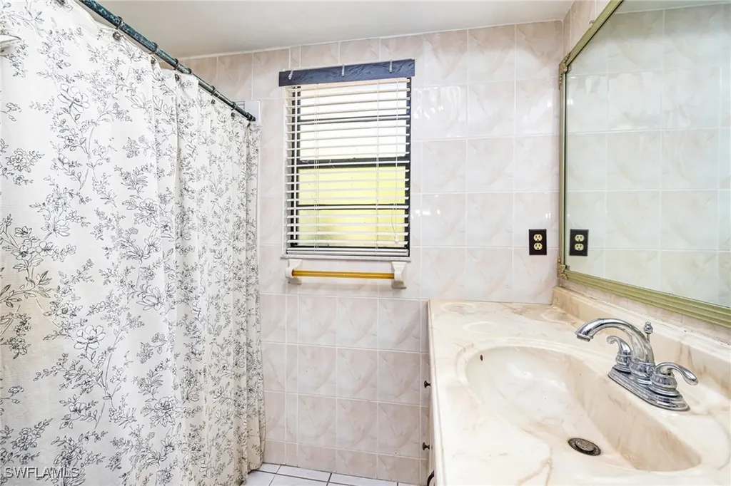 1219 SE 19th Terrace Cape Coral FL 33990