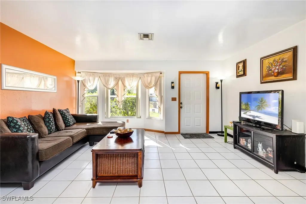 1219 SE 19th Terrace Cape Coral FL 33990